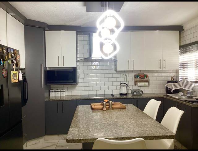 3 BEDROOM TOWNHOUSE FOR SALE IN RESERVOIR HILLS